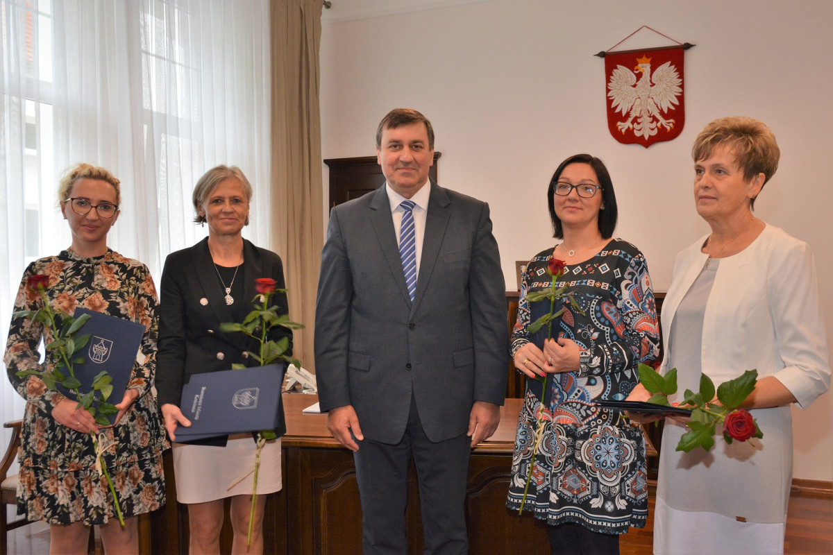 Nagrody dla nauczycieli od burmistrza [ZDJĘCIA]