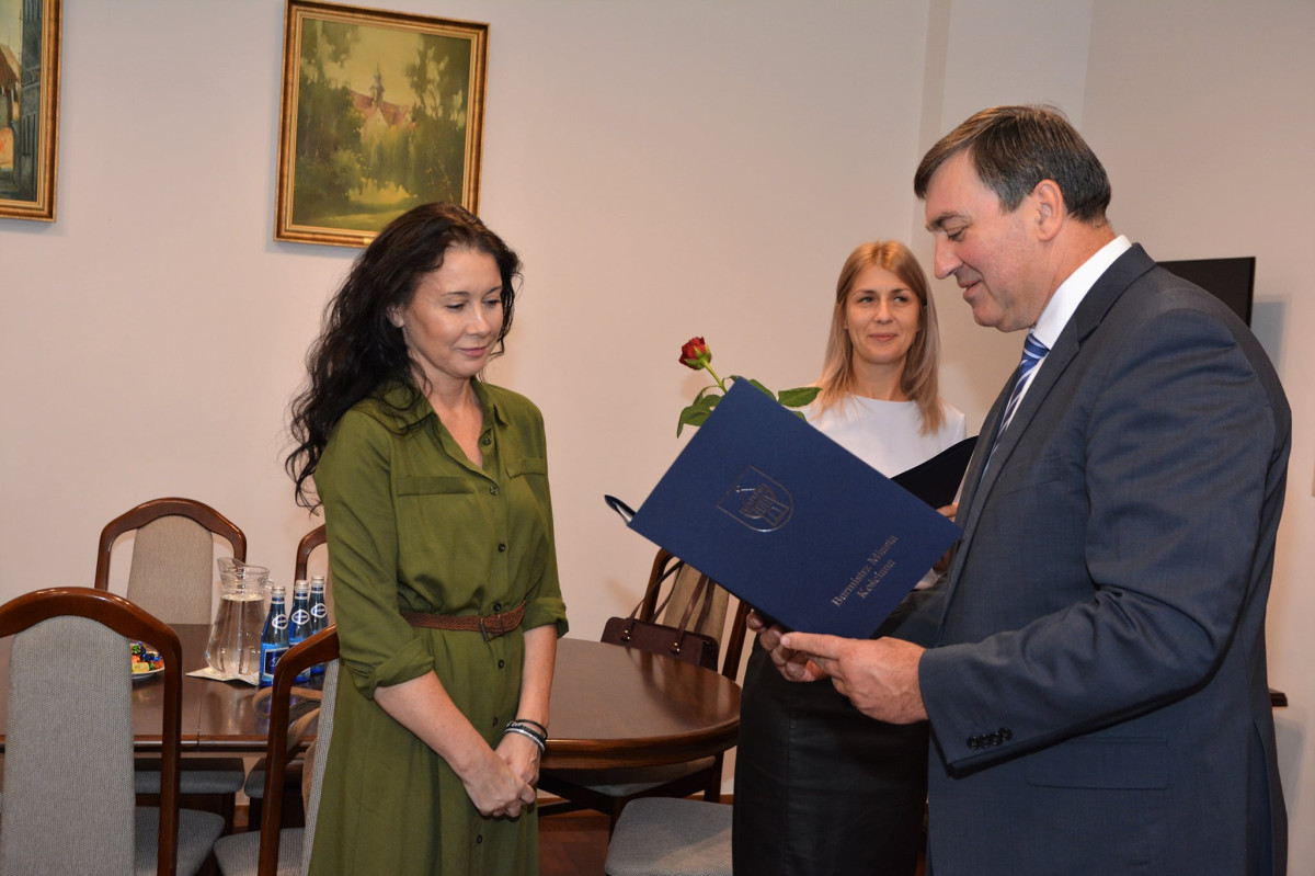 Nagrody dla nauczycieli od burmistrza [ZDJĘCIA]