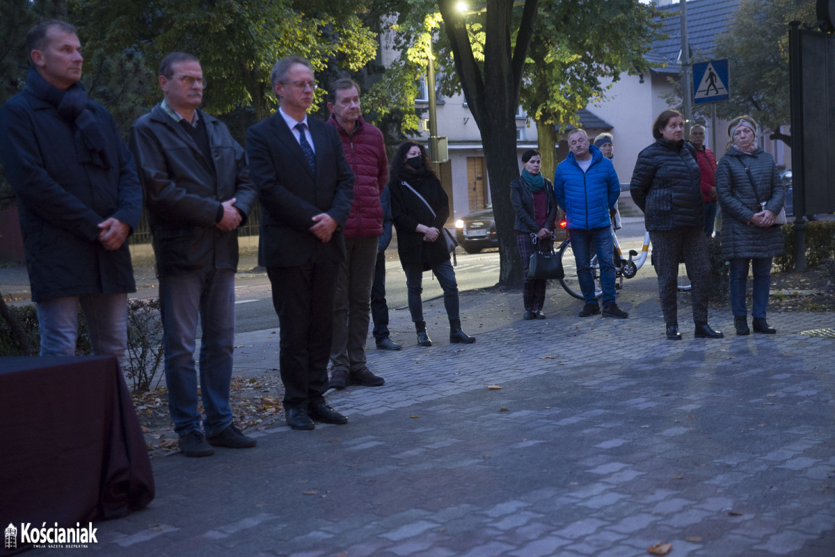 Zapalili znicze w hołdzie zmarłym na Covid-19 [ZDJĘCIA]