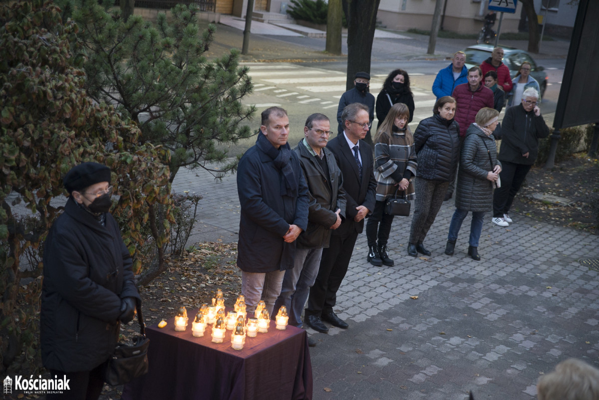 Zapalili znicze w hołdzie zmarłym na Covid-19 [ZDJĘCIA]