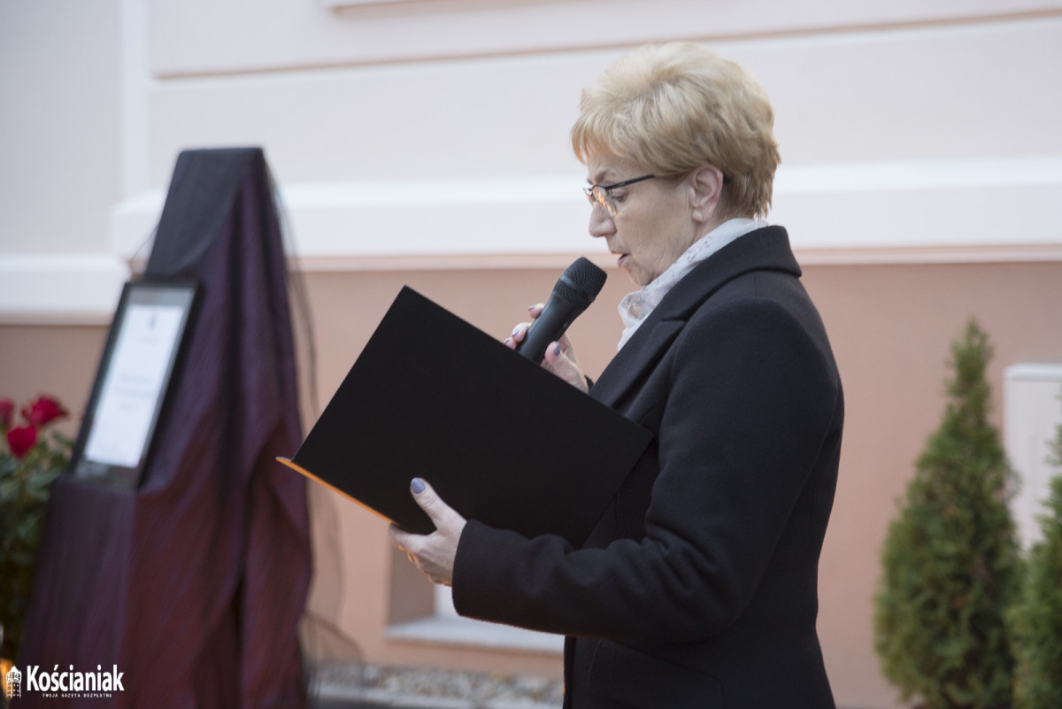 Zapalili znicze w hołdzie zmarłym na Covid-19 [ZDJĘCIA]
