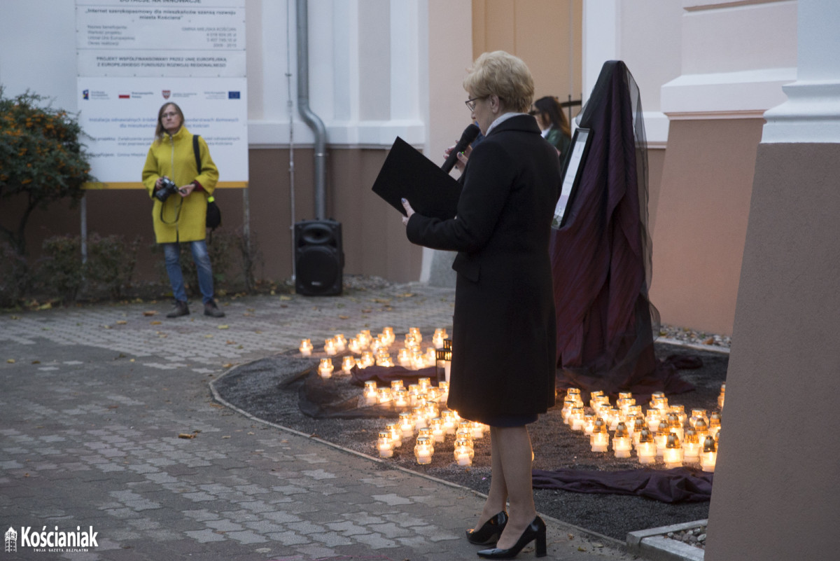 Zapalili znicze w hołdzie zmarłym na Covid-19 [ZDJĘCIA]