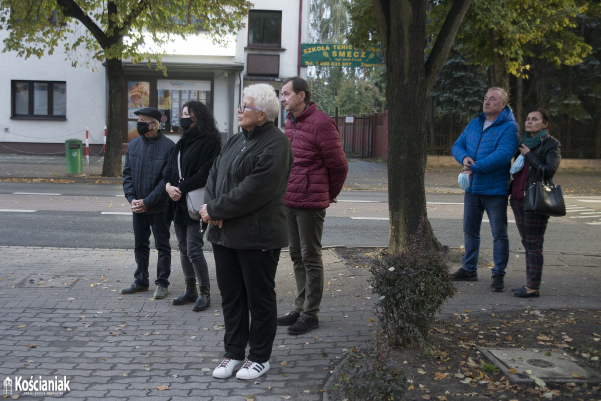 Zapalili znicze w hołdzie zmarłym na Covid-19 [ZDJĘCIA]
