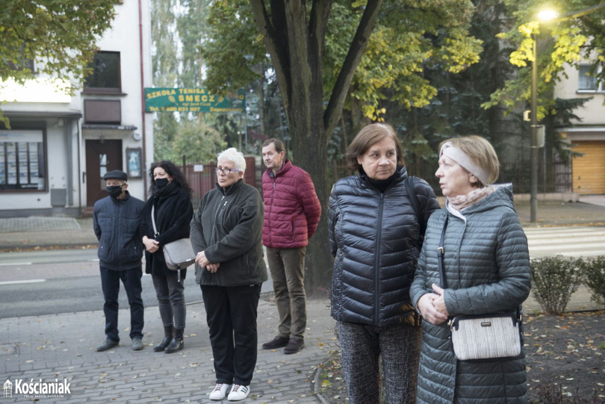 Zapalili znicze w hołdzie zmarłym na Covid-19 [ZDJĘCIA]