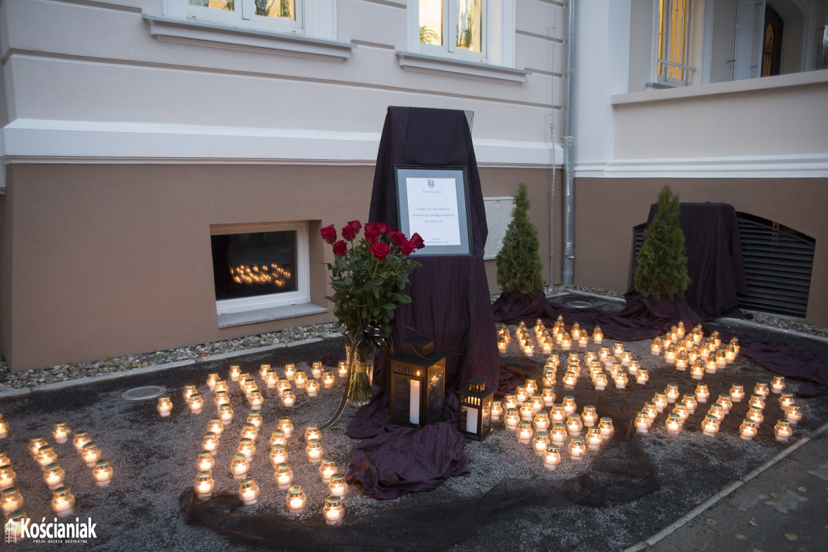 Zapalili znicze w hołdzie zmarłym na Covid-19 [ZDJĘCIA]