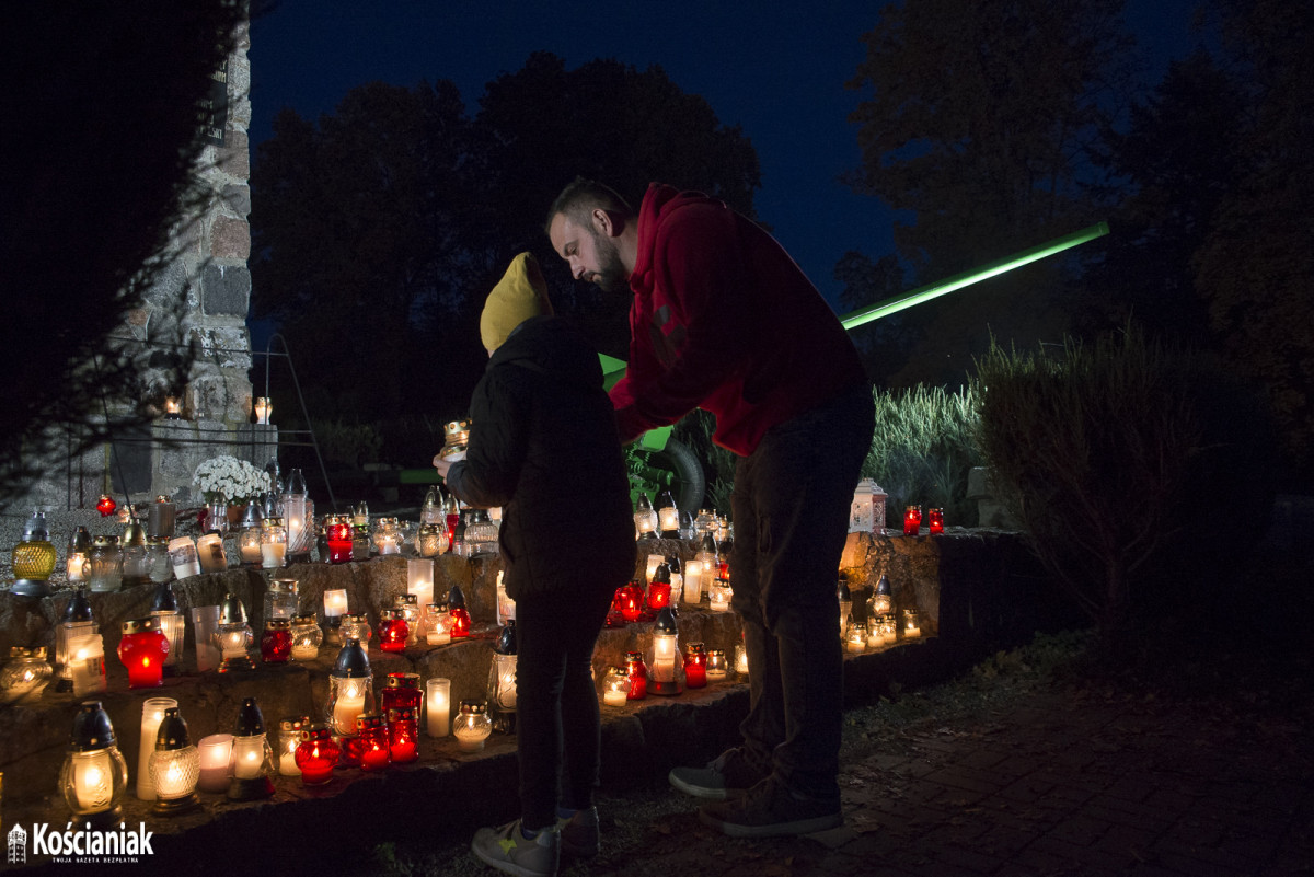Kościaniacy odwiedzają groby bliskich [ZDJĘCIA]