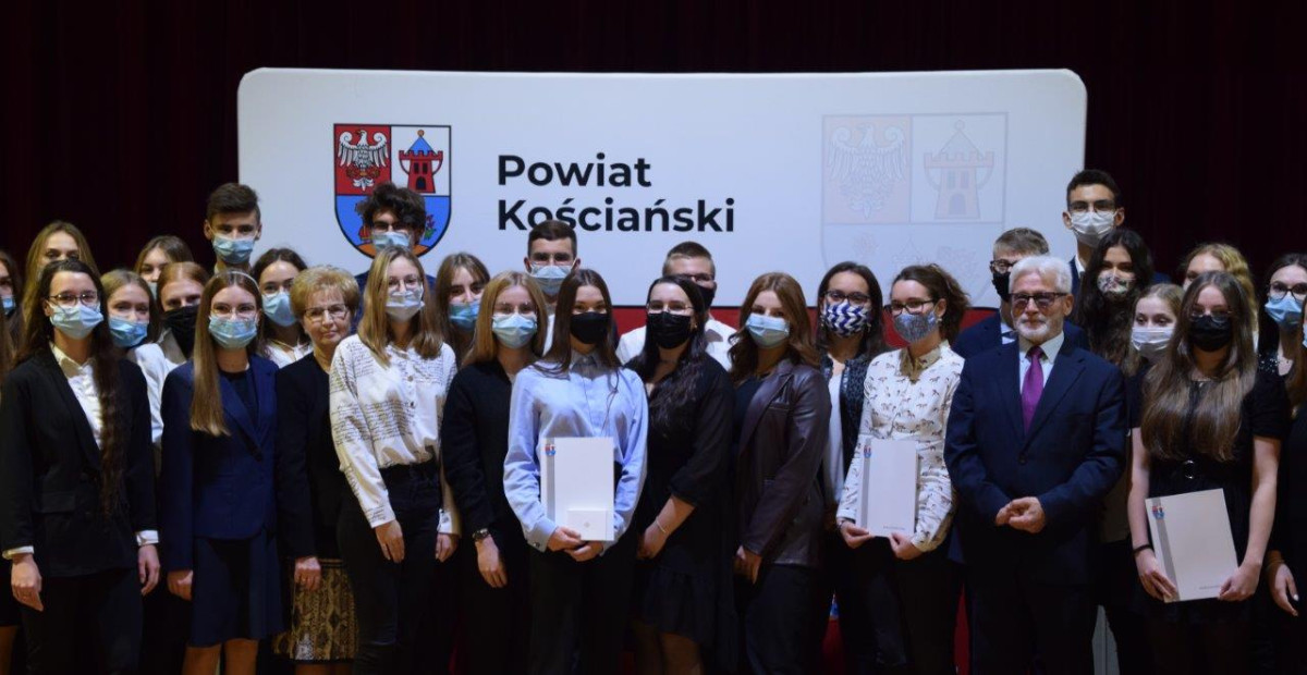 Stypendia dla uczniów i studentów od starosty [ZDJĘCIA]