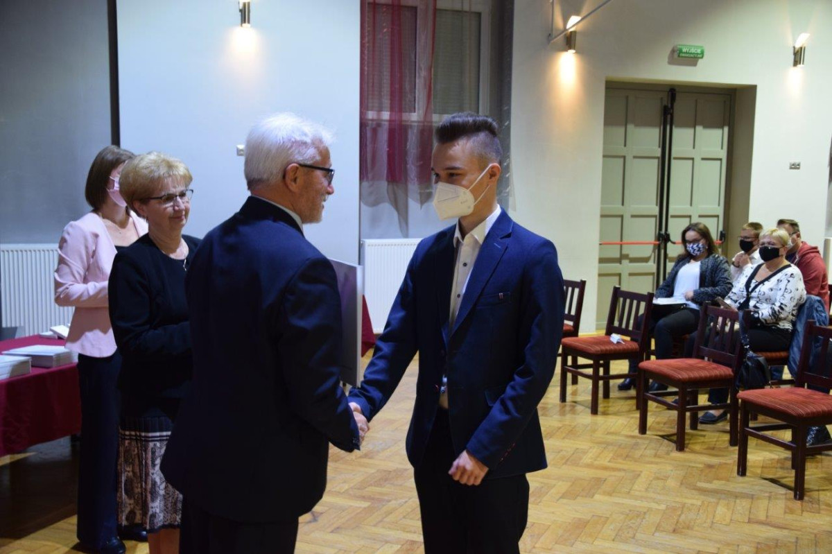 Stypendia dla uczniów i studentów od starosty [ZDJĘCIA]