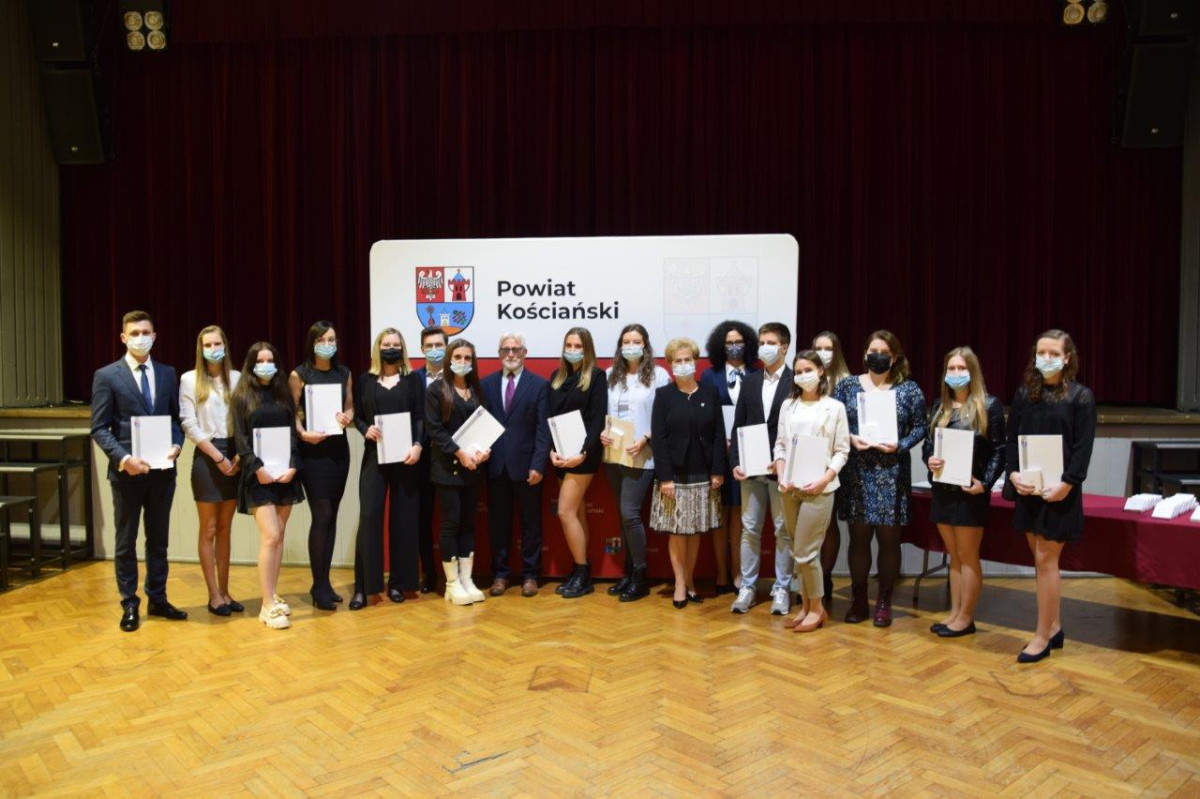 Stypendia dla uczniów i studentów od starosty [ZDJĘCIA]