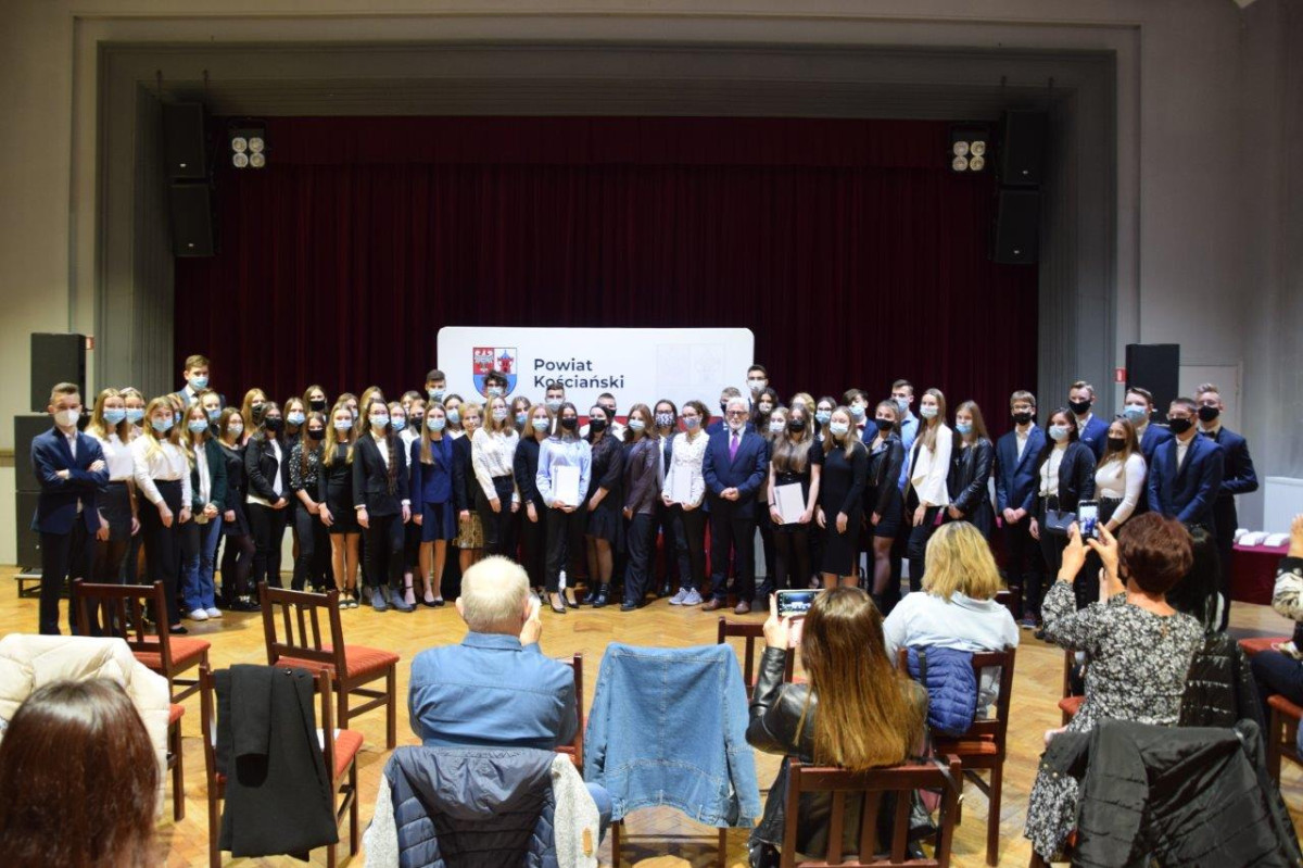 Stypendia dla uczniów i studentów od starosty [ZDJĘCIA]