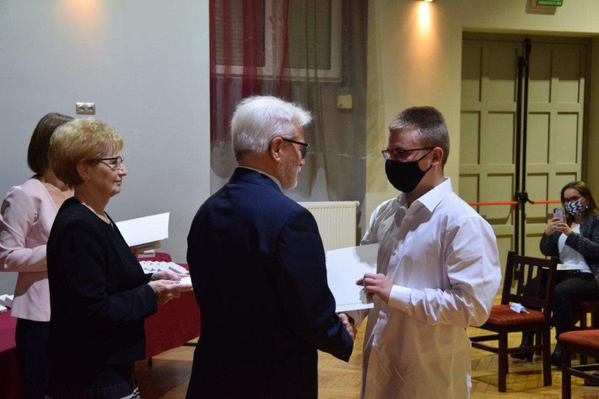 Stypendia dla uczniów i studentów od starosty [ZDJĘCIA]