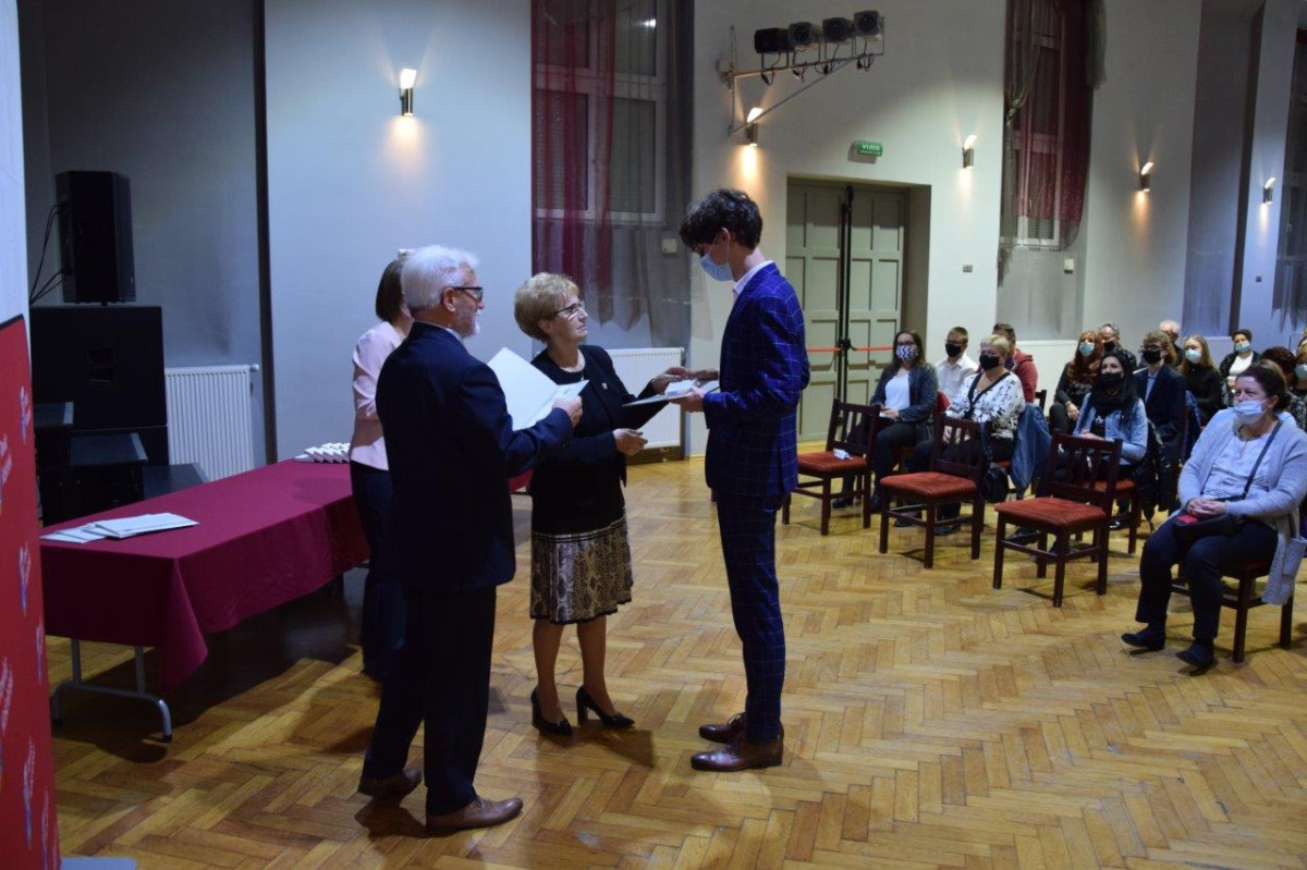 Stypendia dla uczniów i studentów od starosty [ZDJĘCIA]