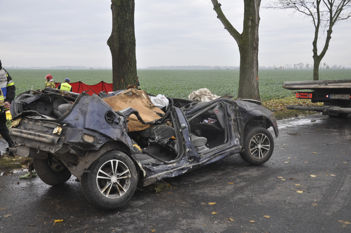Tragiczny wypadek. Nie żyją dwie osoby [ZDJĘCIA]
