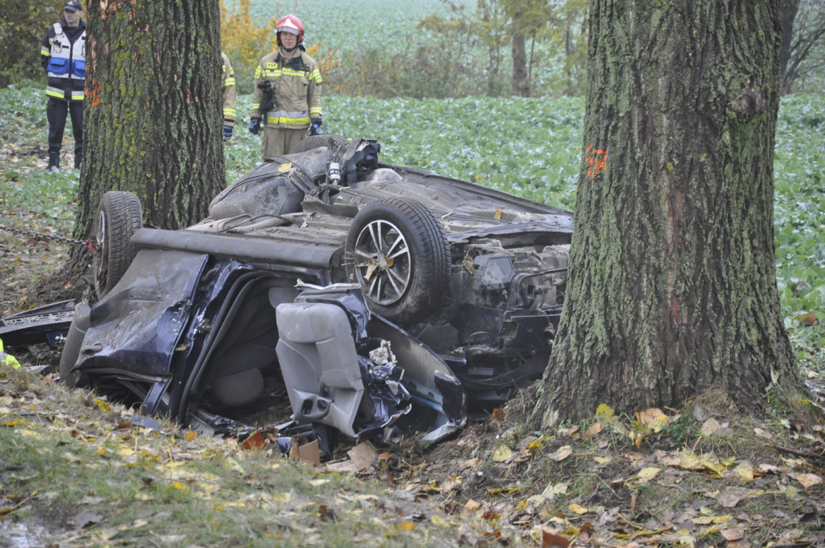 Tragiczny wypadek. Nie żyją dwie osoby [ZDJĘCIA]