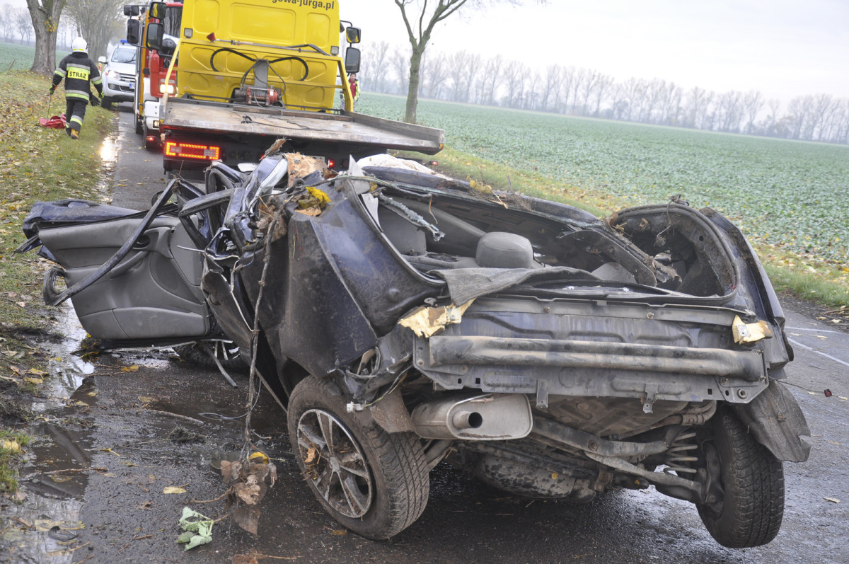 Tragiczny wypadek. Nie żyją dwie osoby [ZDJĘCIA]