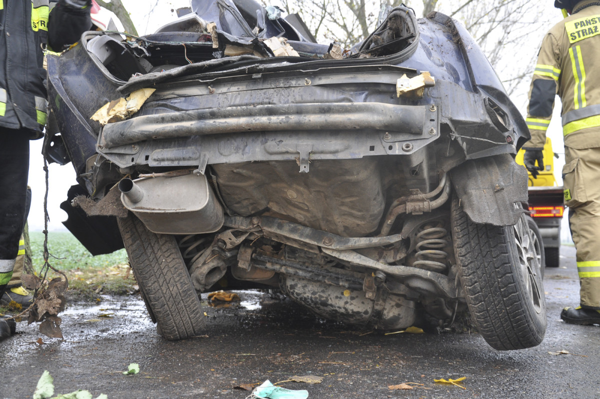 Tragiczny wypadek. Nie żyją dwie osoby [ZDJĘCIA]