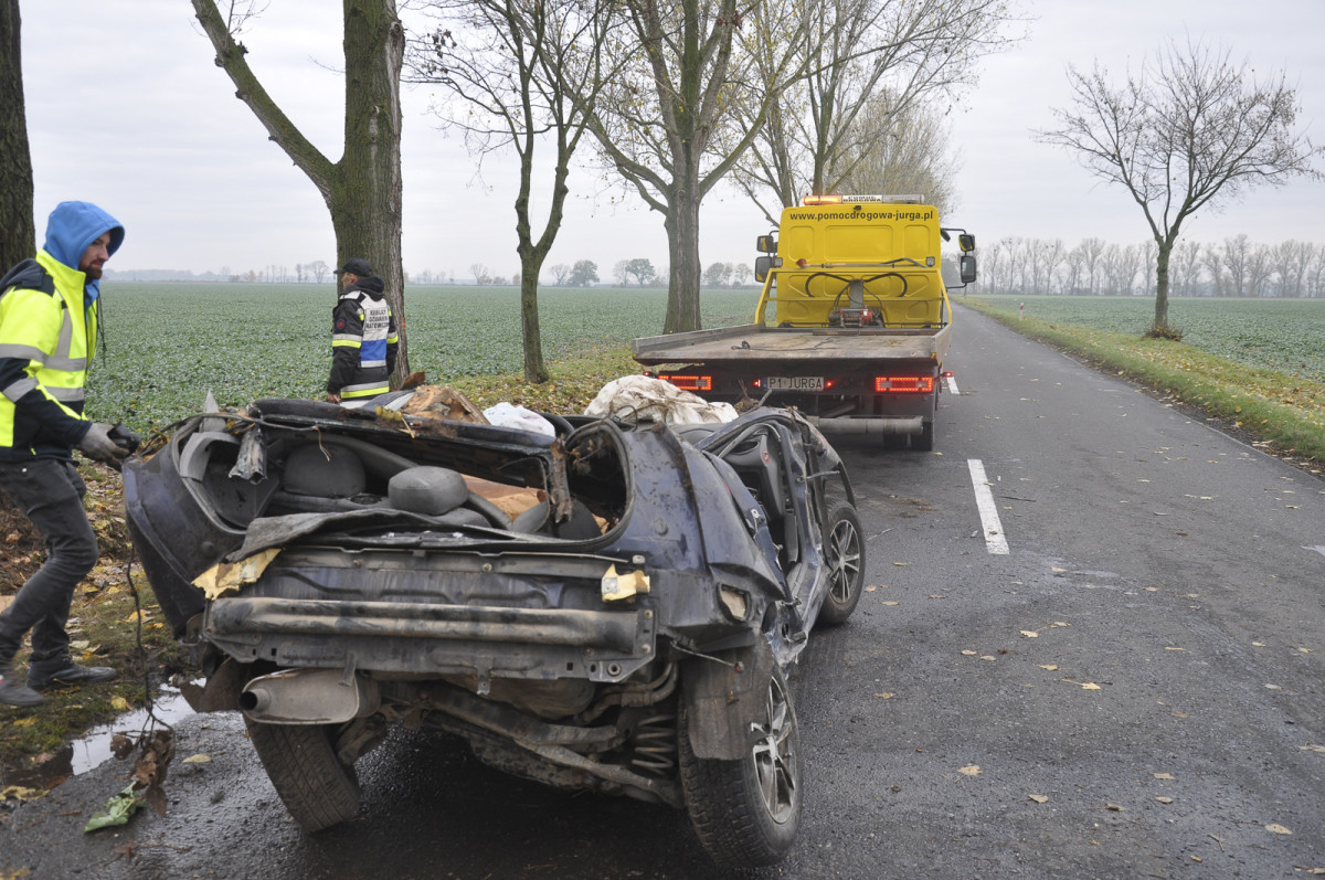 Tragiczny wypadek. Nie żyją dwie osoby [ZDJĘCIA]