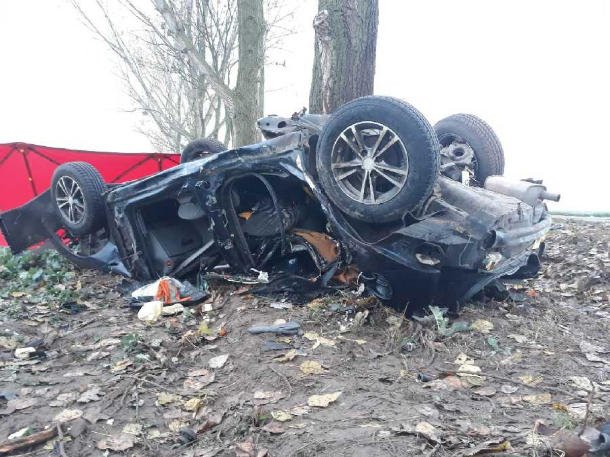 Tragiczny wypadek. Nie żyją dwie osoby [ZDJĘCIA]