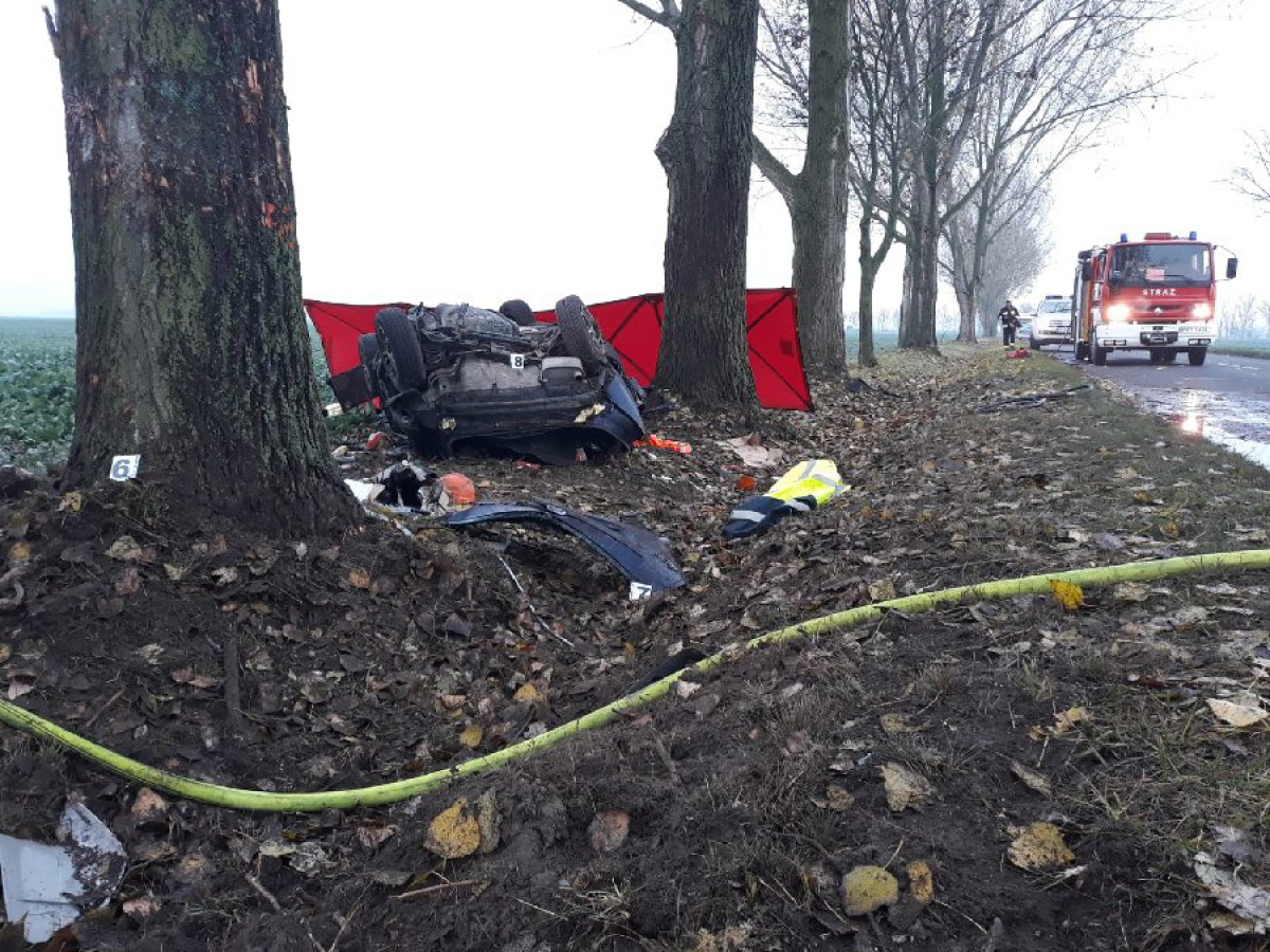 Tragiczny wypadek. Nie żyją dwie osoby [ZDJĘCIA]