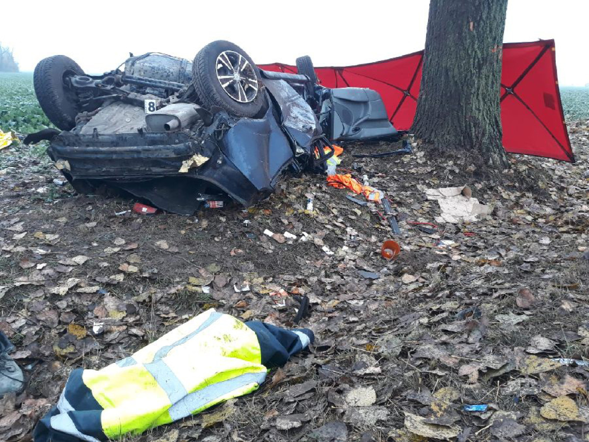 Tragiczny wypadek. Nie żyją dwie osoby [ZDJĘCIA]