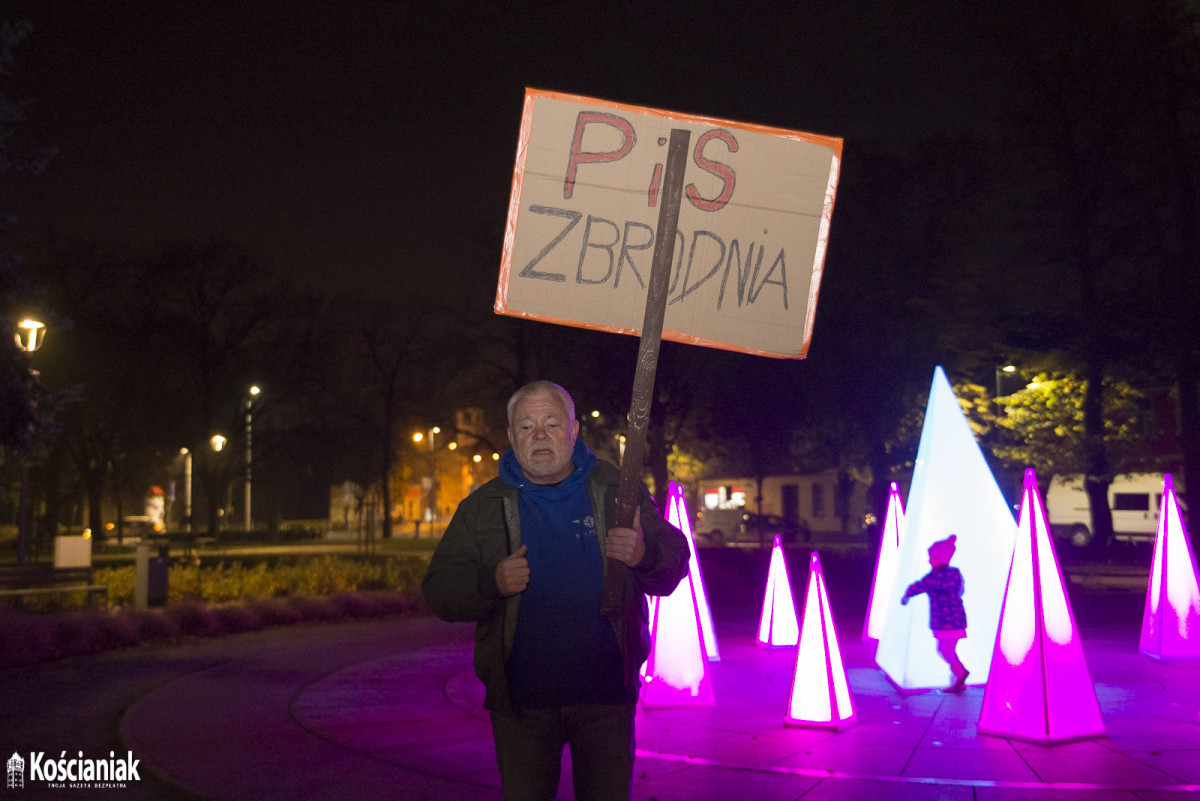 Zapalili znicze na Placu Wolności w hołdzie Izie