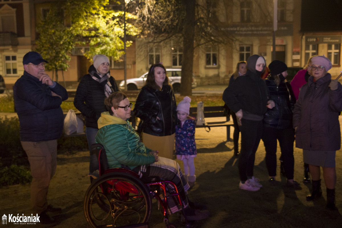Zapalili znicze na Placu Wolności w hołdzie Izie