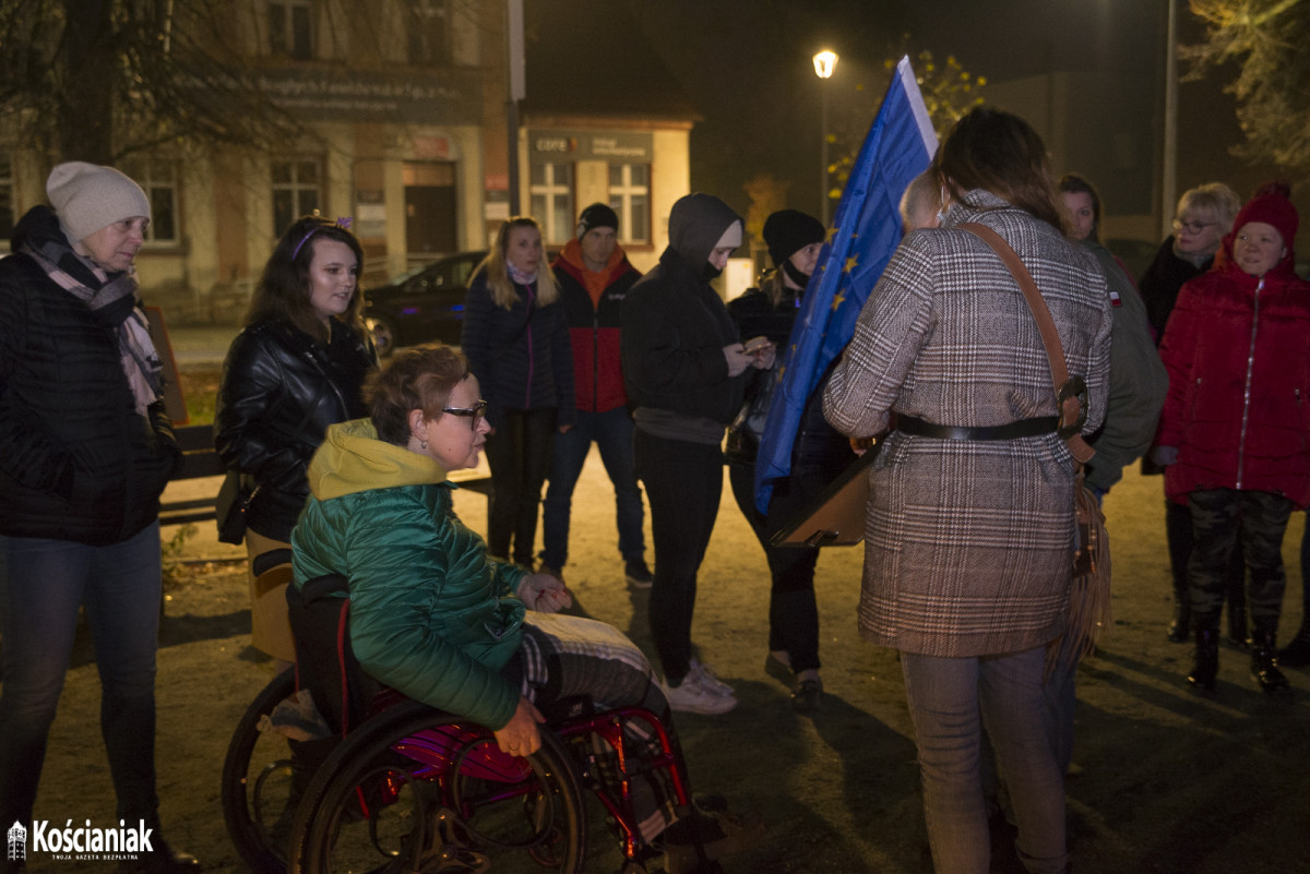 Zapalili znicze na Placu Wolności w hołdzie Izie
