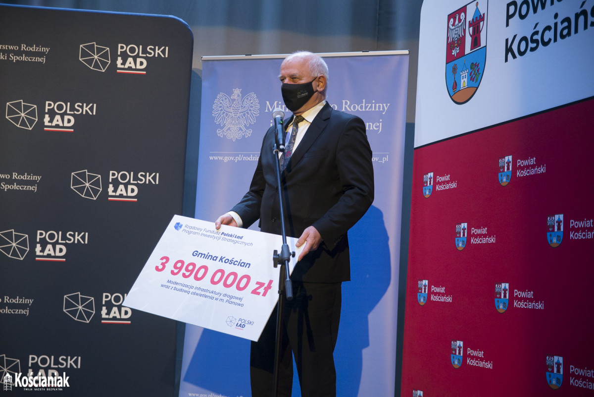Minister wręczyła naszym samorządowcom promesy na inwestycje [ZDJĘCIA]