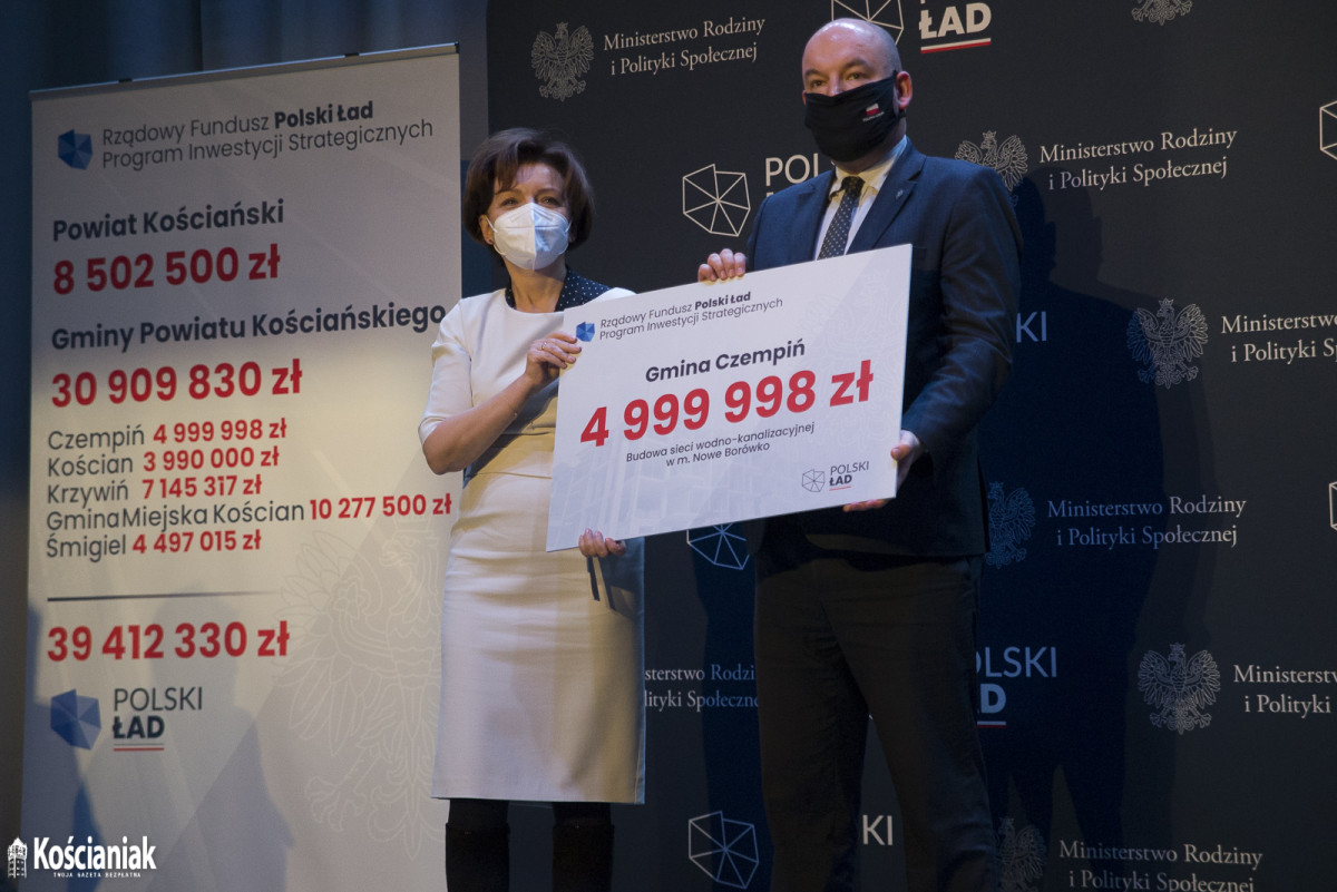Minister wręczyła naszym samorządowcom promesy na inwestycje [ZDJĘCIA]