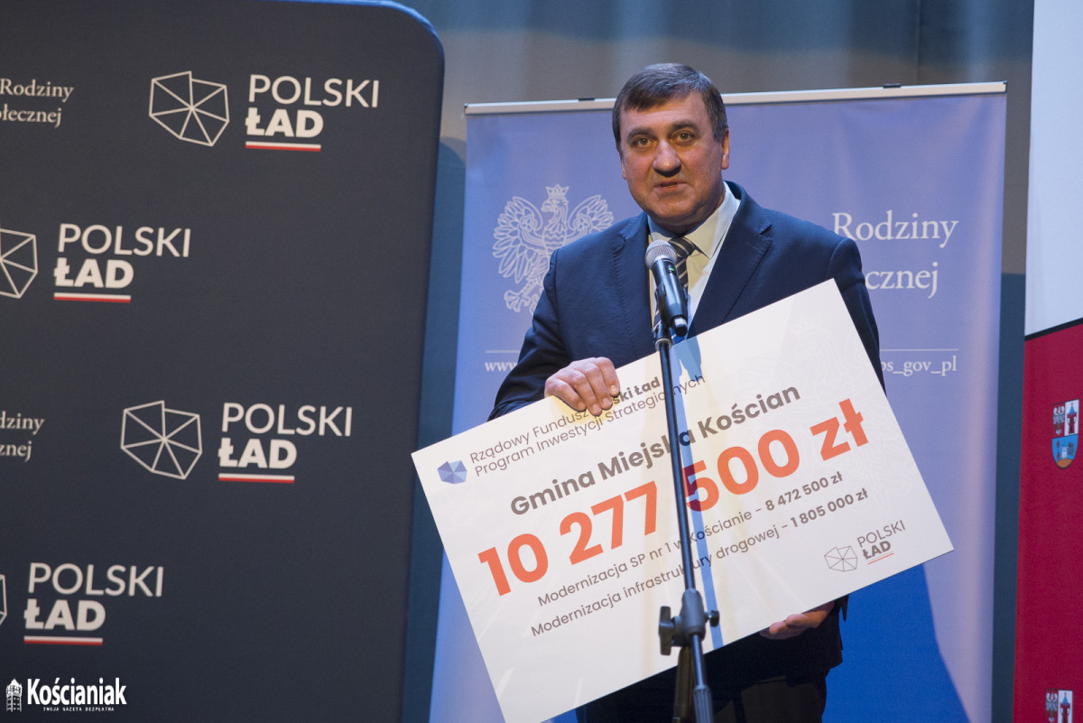 Minister wręczyła naszym samorządowcom promesy na inwestycje [ZDJĘCIA]