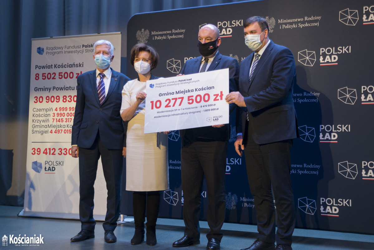 Minister wręczyła naszym samorządowcom promesy na inwestycje [ZDJĘCIA]