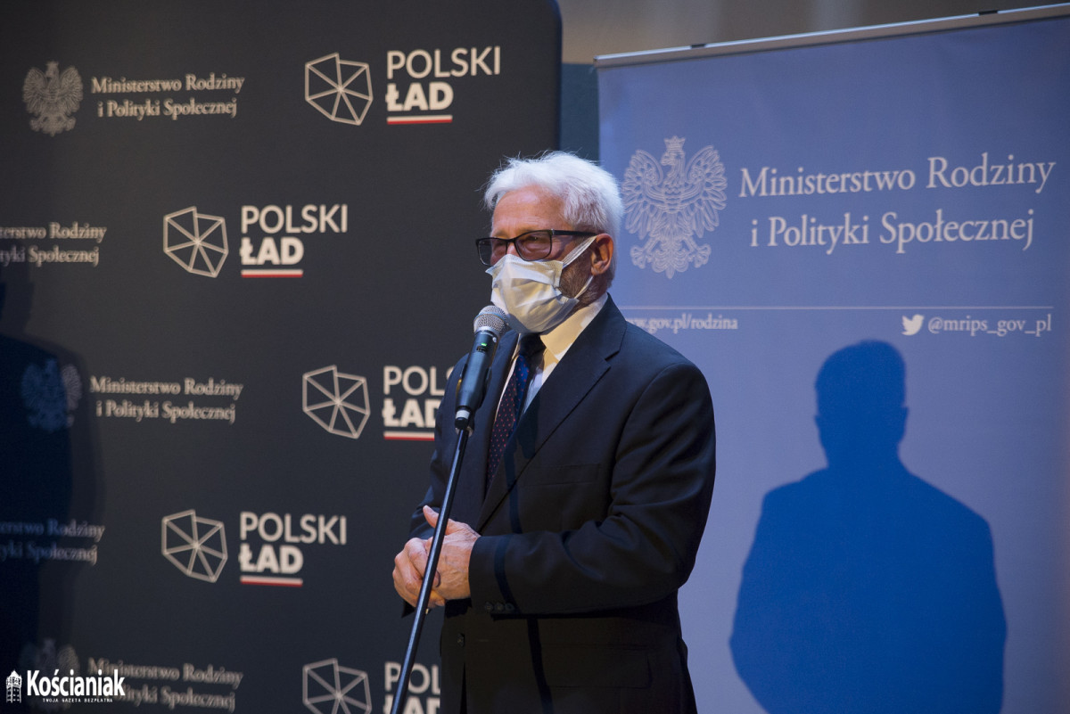 Minister wręczyła naszym samorządowcom promesy na inwestycje [ZDJĘCIA]