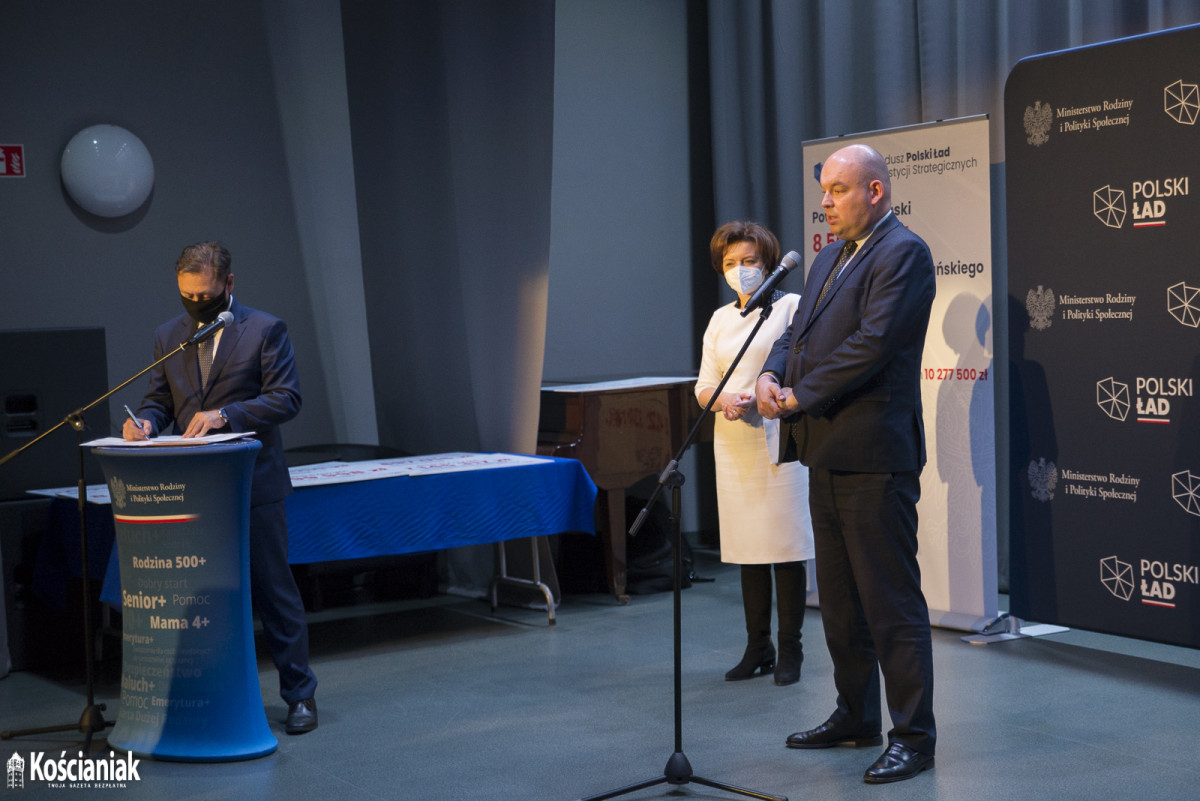 Minister wręczyła naszym samorządowcom promesy na inwestycje [ZDJĘCIA]
