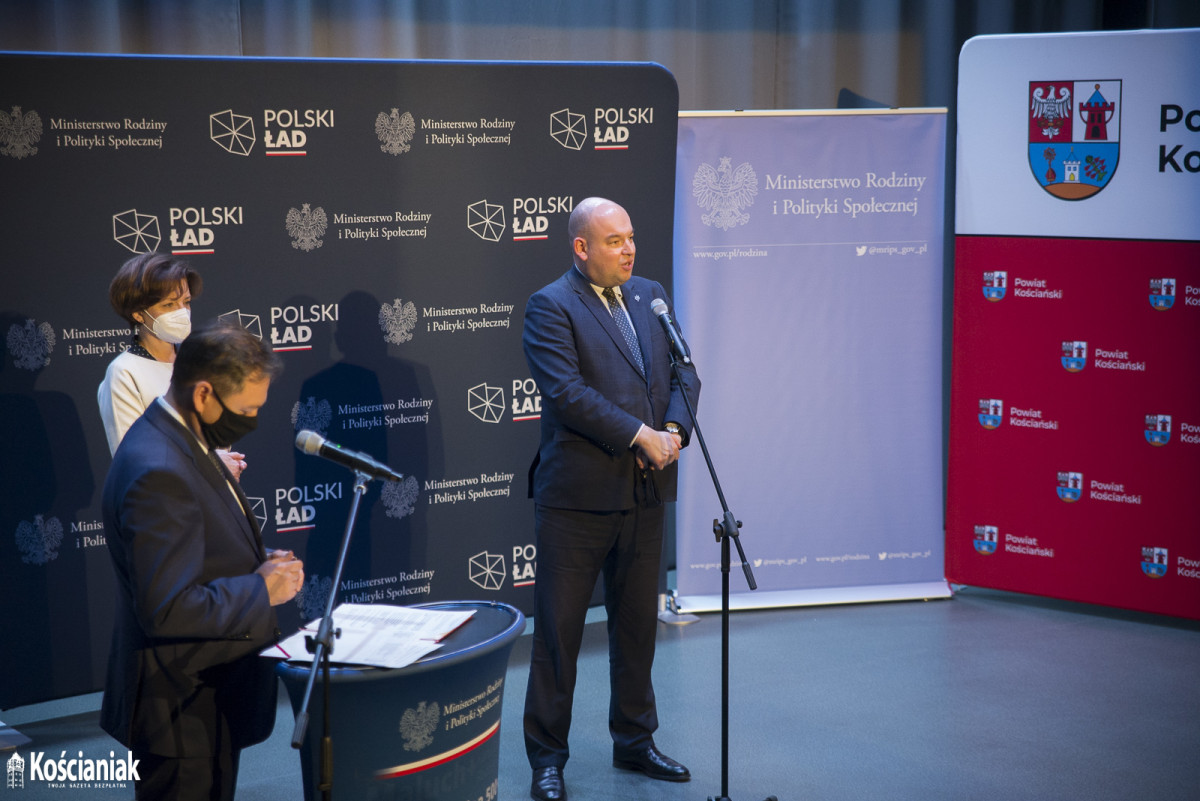 Minister wręczyła naszym samorządowcom promesy na inwestycje [ZDJĘCIA]