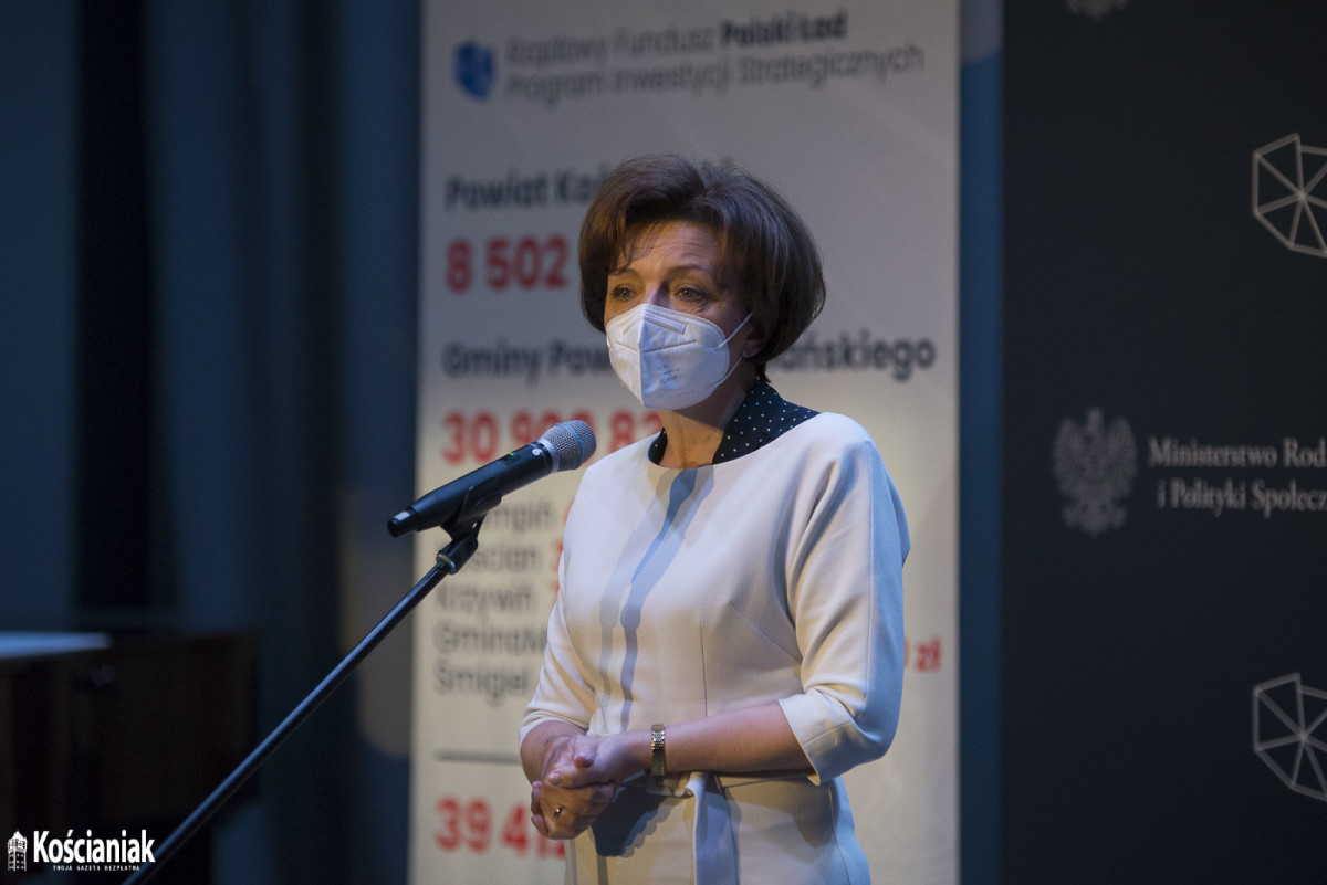 Minister wręczyła naszym samorządowcom promesy na inwestycje [ZDJĘCIA]