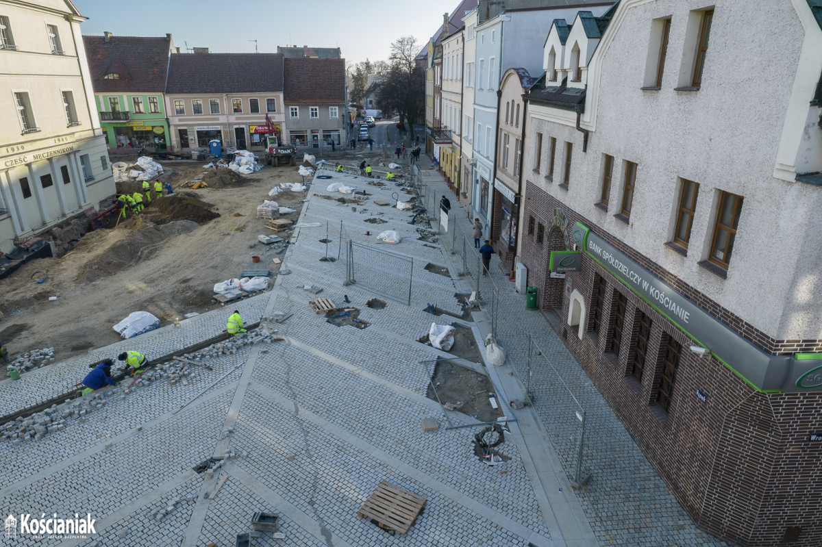 Układają kostkę na Rynku [ZDJĘCIA]
