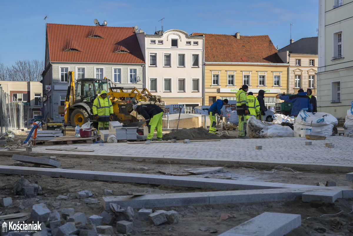 Układają kostkę na Rynku [ZDJĘCIA]