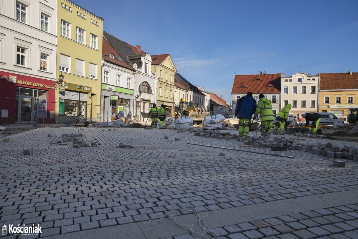 Układają kostkę na Rynku [ZDJĘCIA]