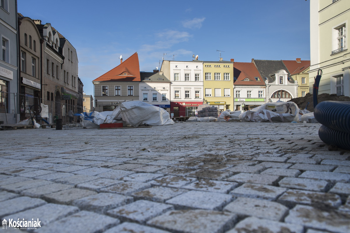 Układają kostkę na Rynku [ZDJĘCIA]