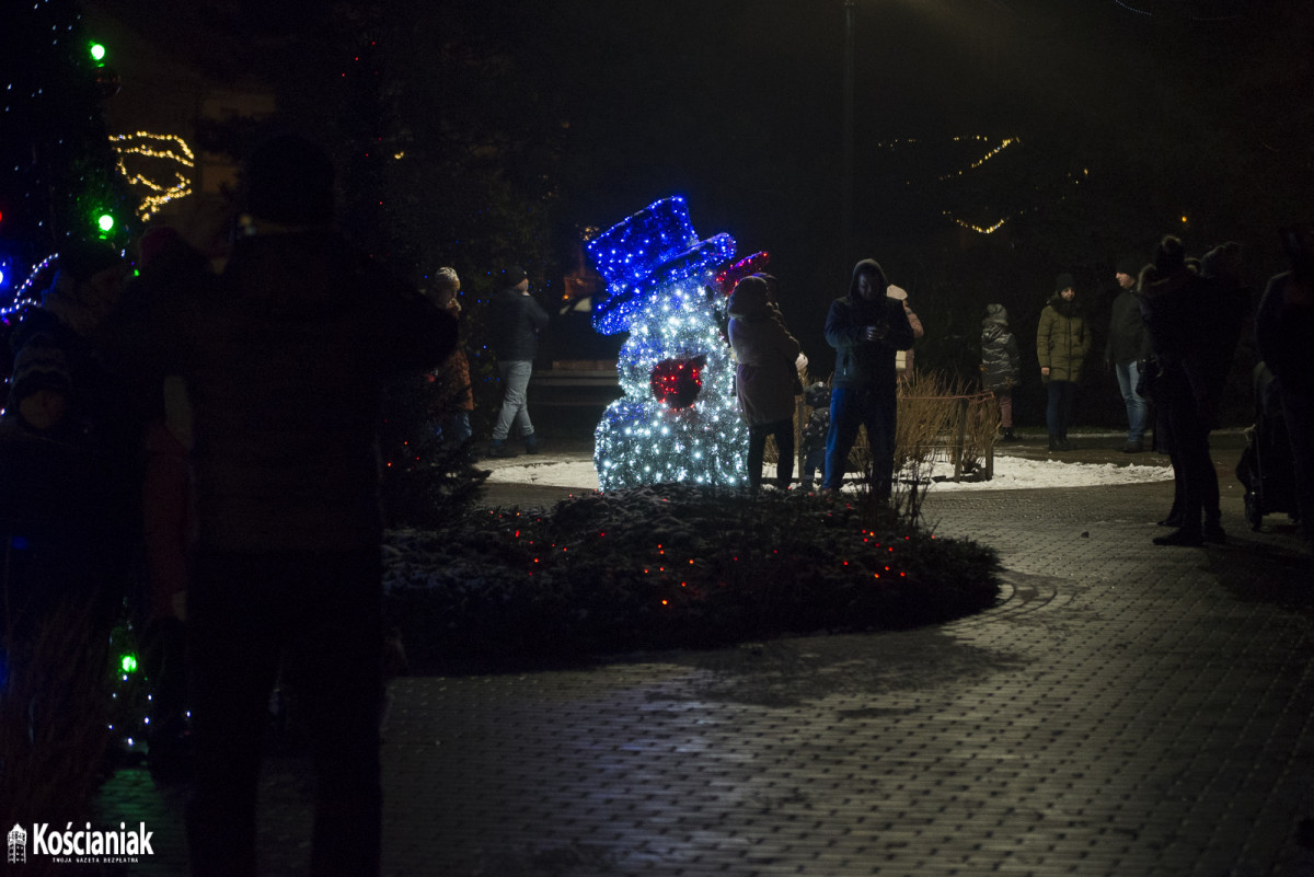 Jarmark Mikołajkowy i świąteczne iluminacje w Czempiniu [ZDJĘCIA]