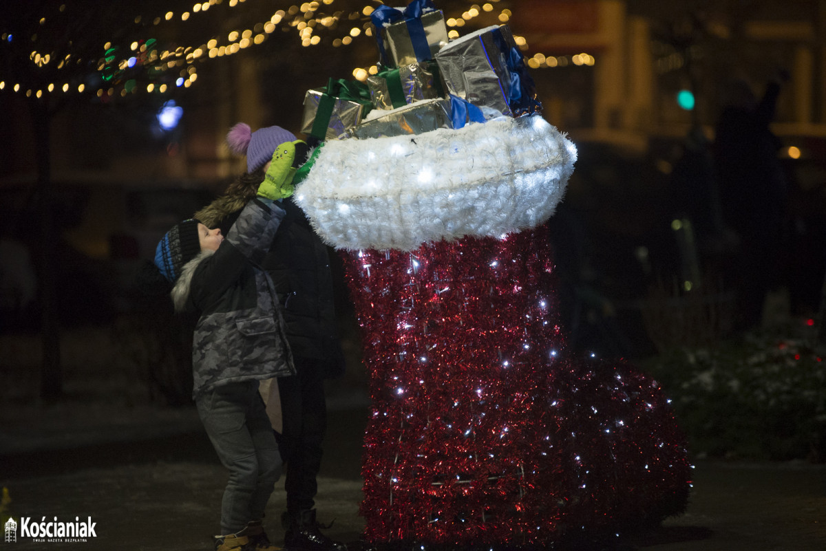 Jarmark Mikołajkowy i świąteczne iluminacje w Czempiniu [ZDJĘCIA]