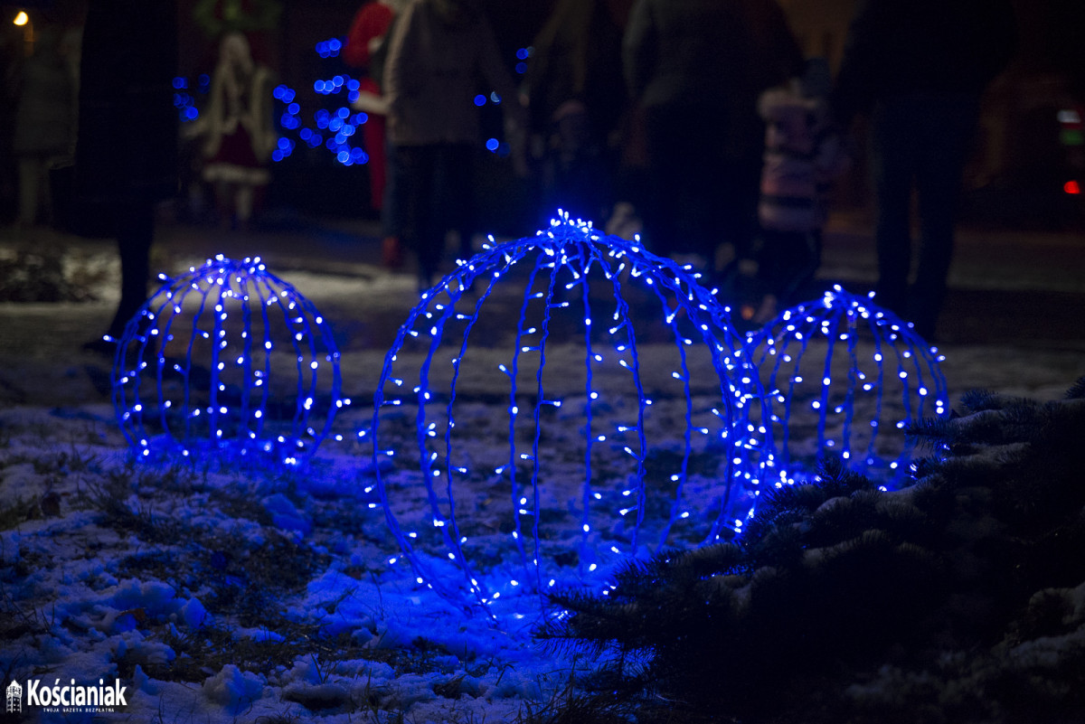 Jarmark Mikołajkowy i świąteczne iluminacje w Czempiniu [ZDJĘCIA]