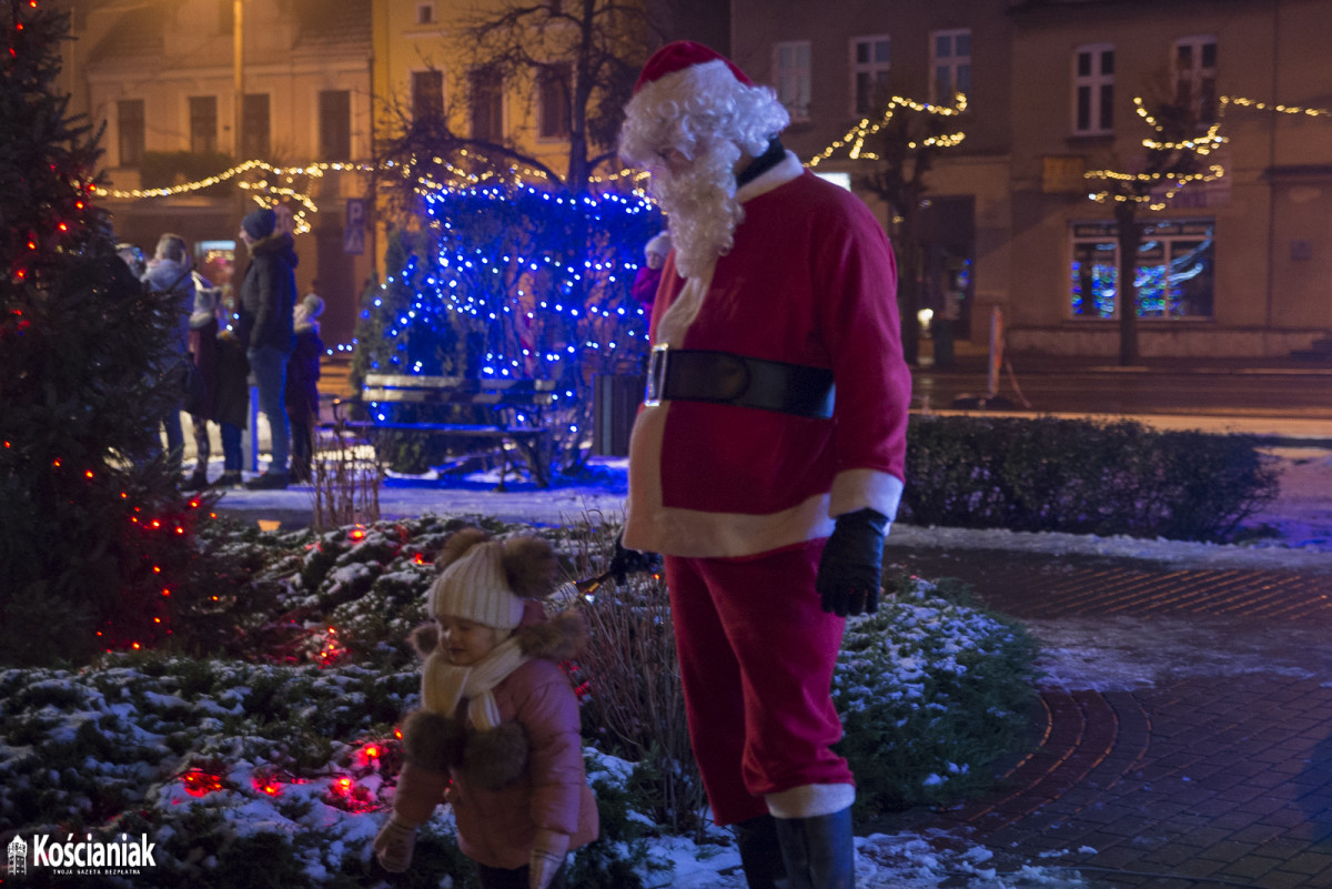 Jarmark Mikołajkowy i świąteczne iluminacje w Czempiniu [ZDJĘCIA]