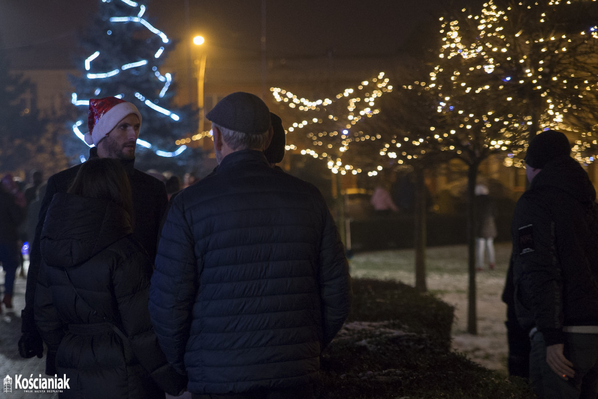 Jarmark Mikołajkowy i świąteczne iluminacje w Czempiniu [ZDJĘCIA]