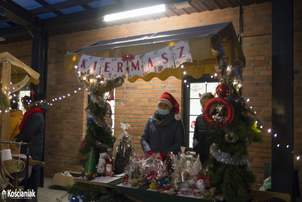 Jarmark Mikołajkowy i świąteczne iluminacje w Czempiniu [ZDJĘCIA]