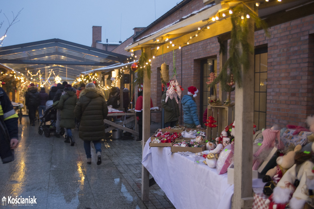 Jarmark Mikołajkowy i świąteczne iluminacje w Czempiniu [ZDJĘCIA]