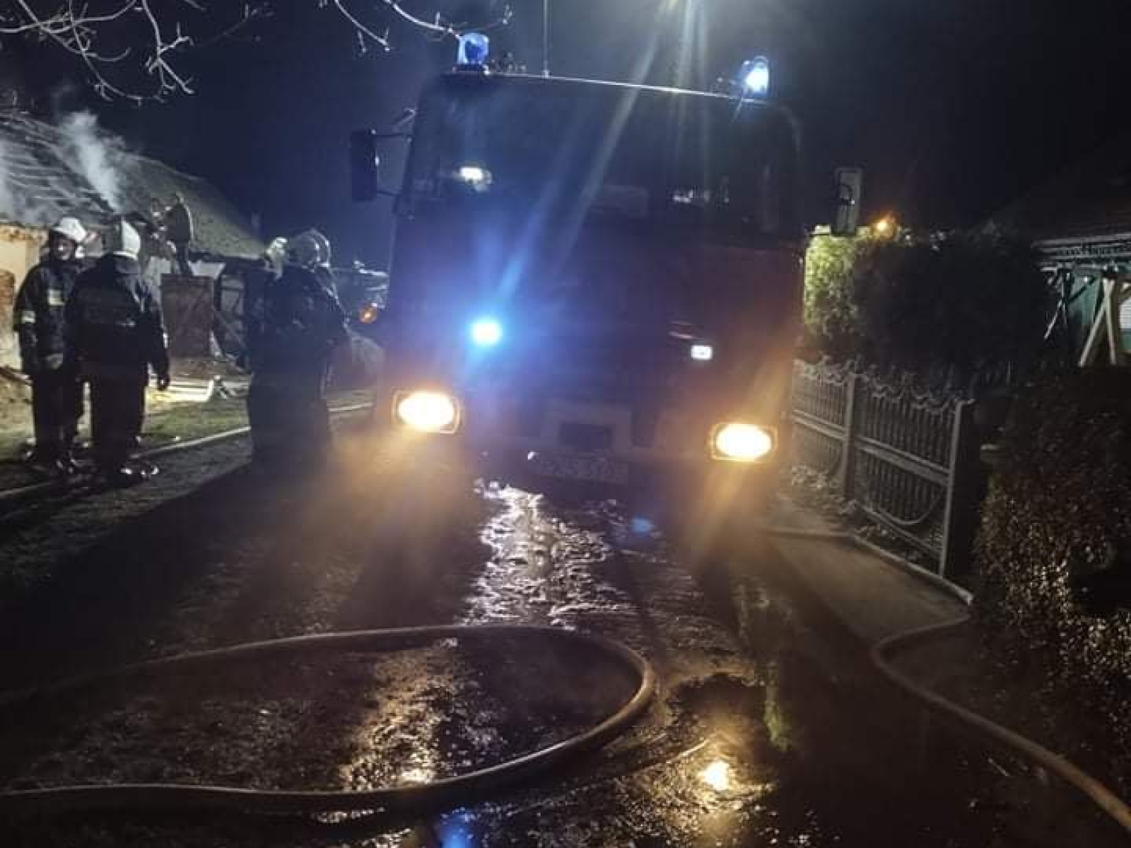 Pożar pomieszczeń gospodarczych w Rąbiniu [ZDJĘCIA]