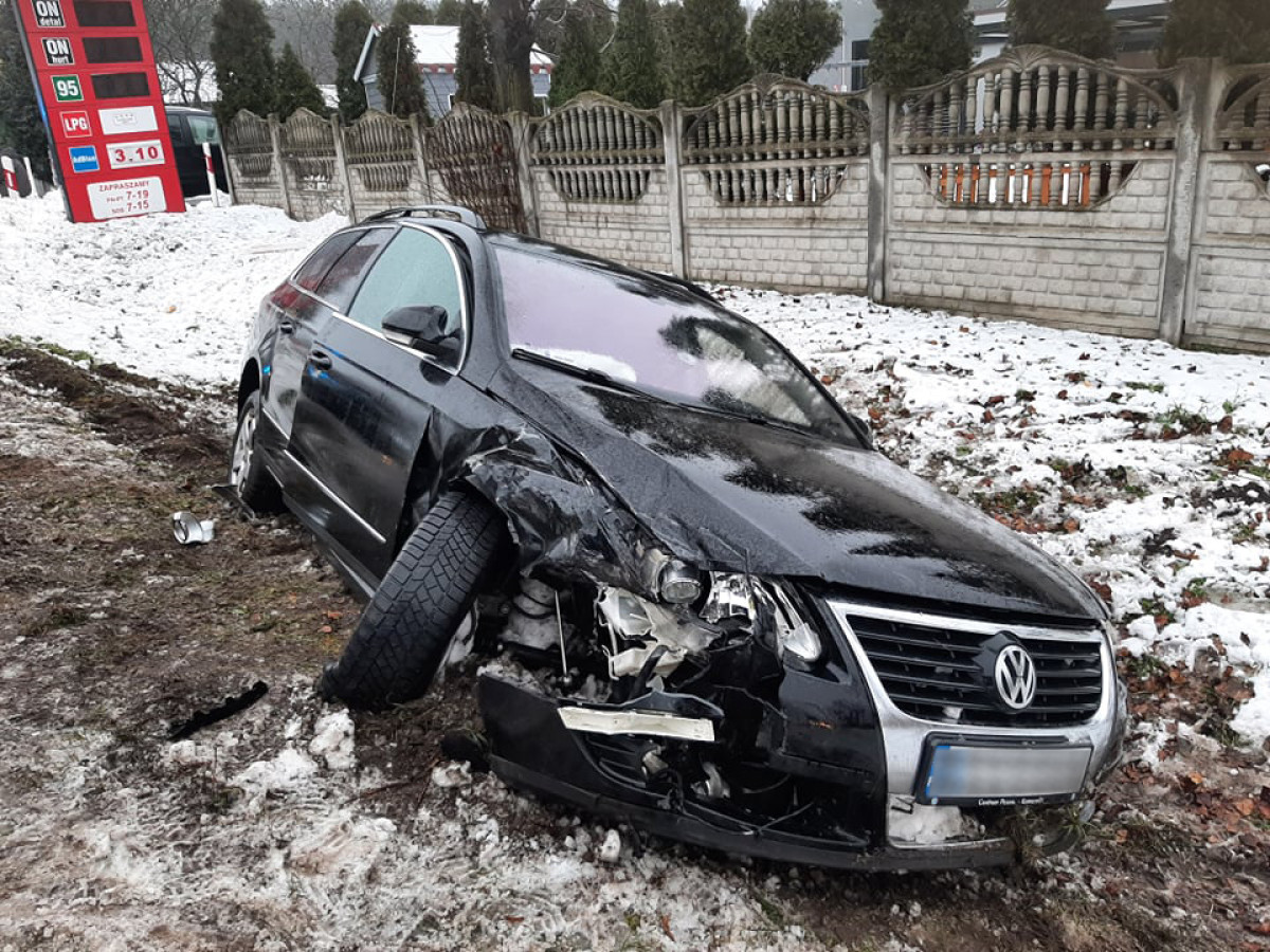 Zderzenie podczas wyprzedzania [ZDJĘCIA]