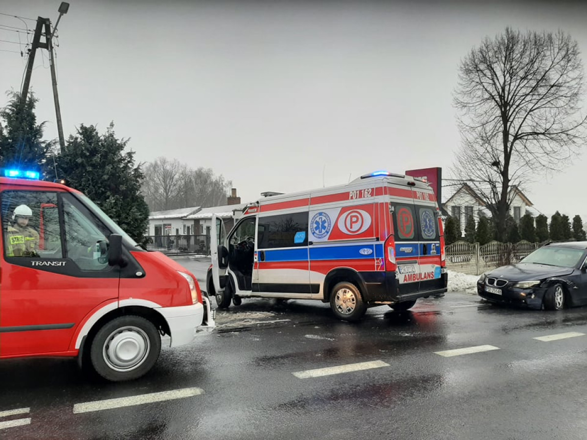 Zderzenie podczas wyprzedzania [ZDJĘCIA]
