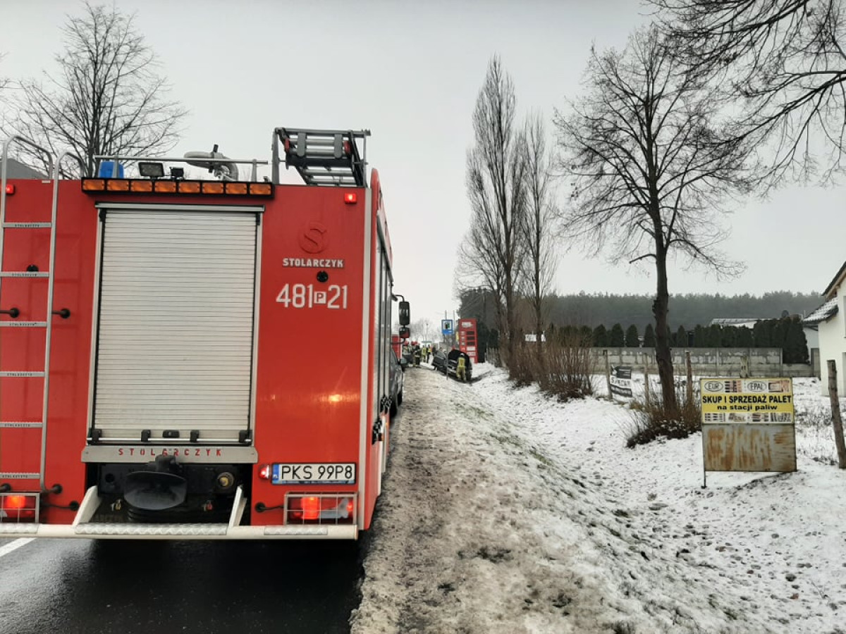 Zderzenie podczas wyprzedzania [ZDJĘCIA]